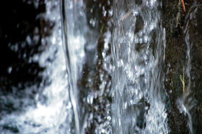 water_stream_zoom